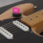 Portapua Ernie Ball Pick Buddy Adhesivo Sin Pegamento + Pua Color Negro - Imagen 5